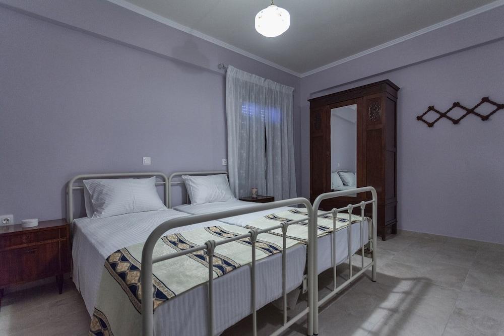 Mela Villa Maroulas
